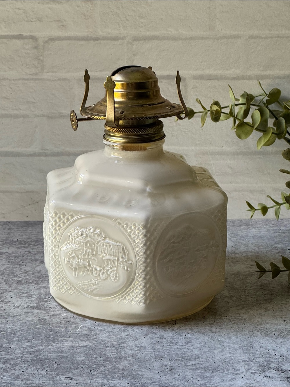 Vintage Lamplight Farms Milk Glass White Oil Lamp Kerosene Lamps Horse and Buggy - Picture 3 of 7